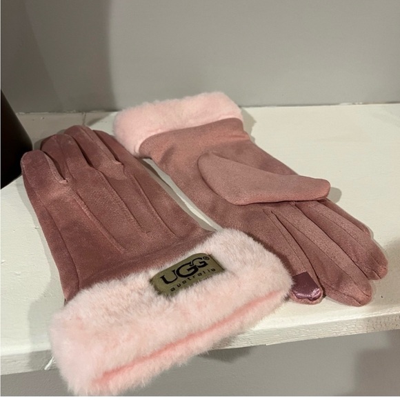 UGG Women's Blush Shearling Mittens - Picture 2 of 3